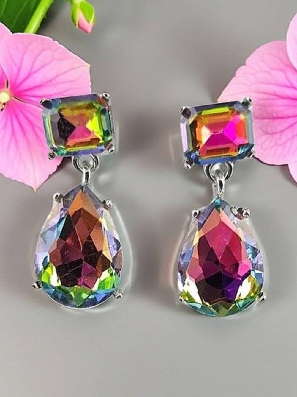 NWOT Multicolor Teardrop Crystal Drop Earrings
